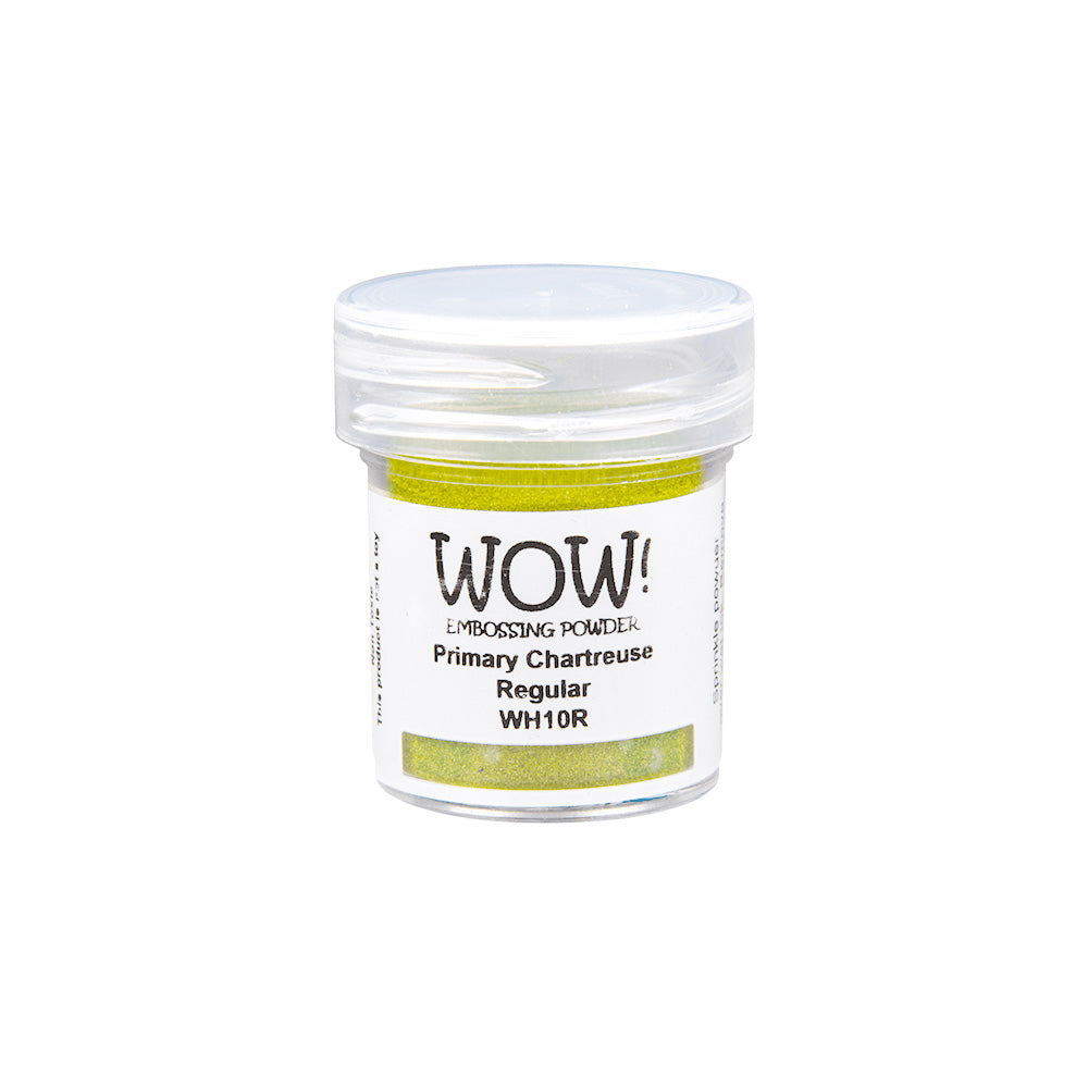 Kleines Döschen mit WOW Embossing Powder Primary Chartreuse Embossingpulver mit klarem Deckel auf weißem Hintergrund. Ideal für die Verwendung mit einem Heißprägewerkzeug oder Ihrem bevorzugten Prägekissen.