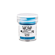 Eine kleine Dose WOW Embossing Powder in Oceanic mit klarem Deckel steht auf weißem Hintergrund, ideal für die Verwendung mit Ihrem Embossing Föhn und Stempelkissen, um beeindruckende Bastelprojekte zu kreieren.