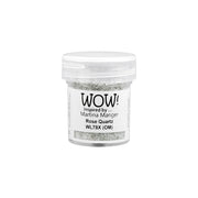 Kleines Plastikdöschen mit der Aufschrift WOW Embossing Powder, Rose Quartz shade von Martina Manger, ideal für die Verwendung mit einem Embossing Föhn oder Stempelkissen, ausgestellt vor einem weißen Hintergrund.