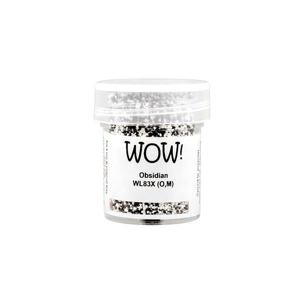 Eine kleine Plastikdose mit der Aufschrift WOW Embossing Powder Obsidian WL83x, gefüllt mit schwarzem und weißem Glitter, ideal für die Verwendung mit Ihrem bevorzugten Heißprägewerkzeug oder Embossing-Farbkissen.