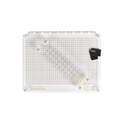Die Vaessen Stamp Easy Pro Stempelhilfe verfügt über einen gerasterten Boden und eine aufklappbare Acrylplatte und bietet eine große Stempelfläche für präzise Stempelprojekte.