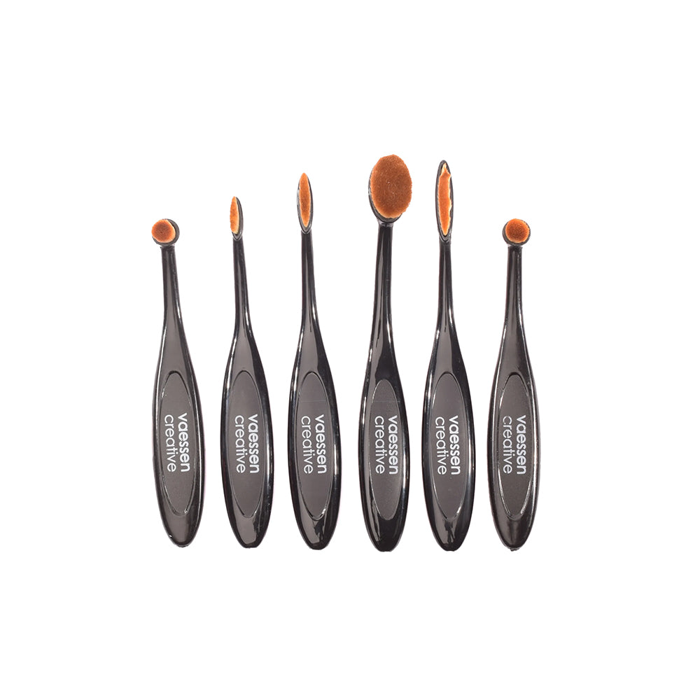 Sechs schwarze ovale Vaessen Blending Brushes in verschiedenen Größen mit superweichen Borsten sind in einer Reihe auf weißem Hintergrund angeordnet.